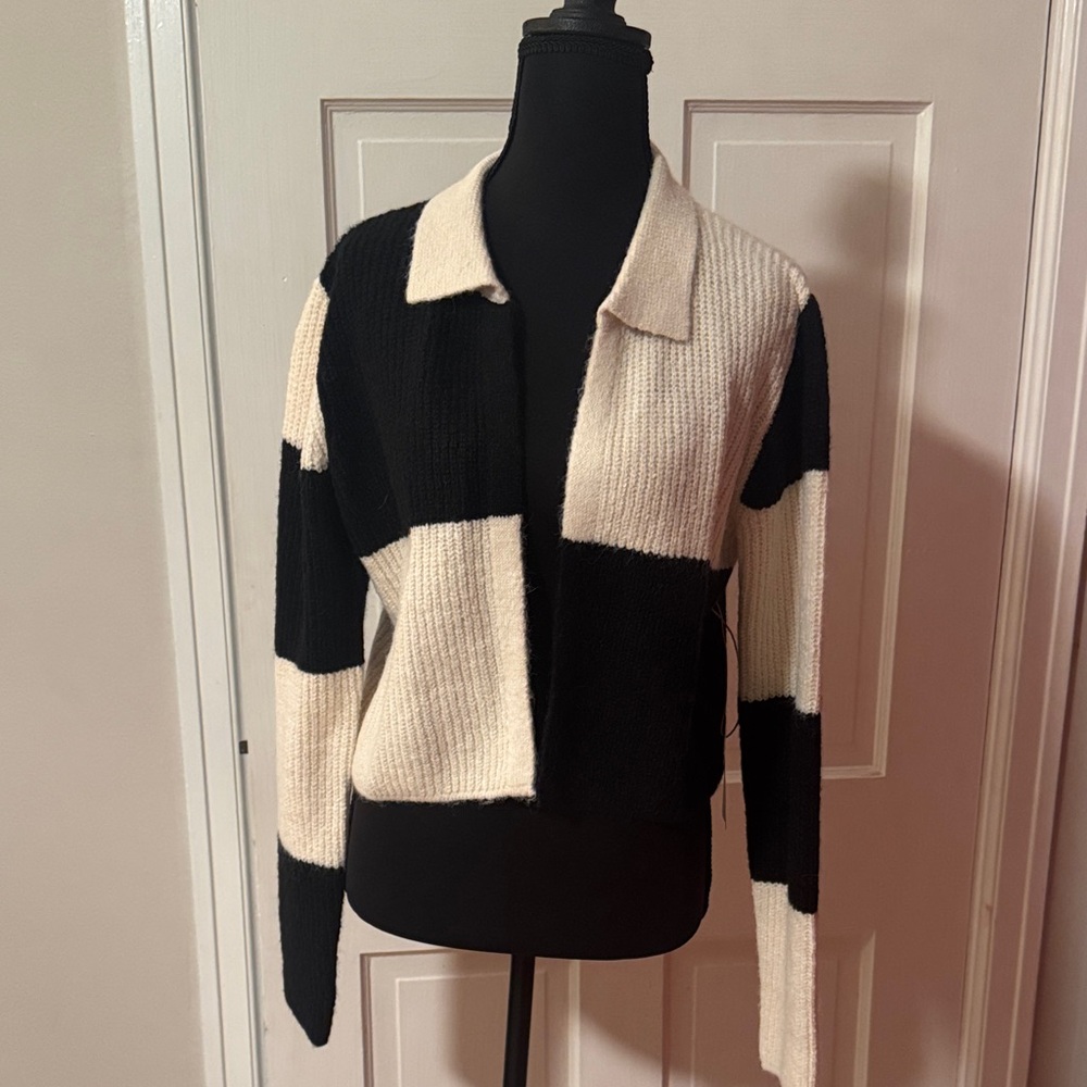 Chrysanthemum NWT Cropped Women's Collared Black and White Cardigan Sweater Sz S